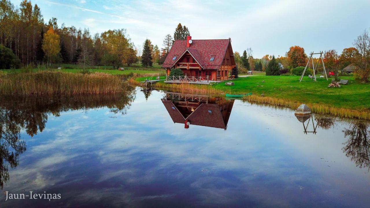 Jaun-Ievinas Hotel Rauna Buitenkant foto