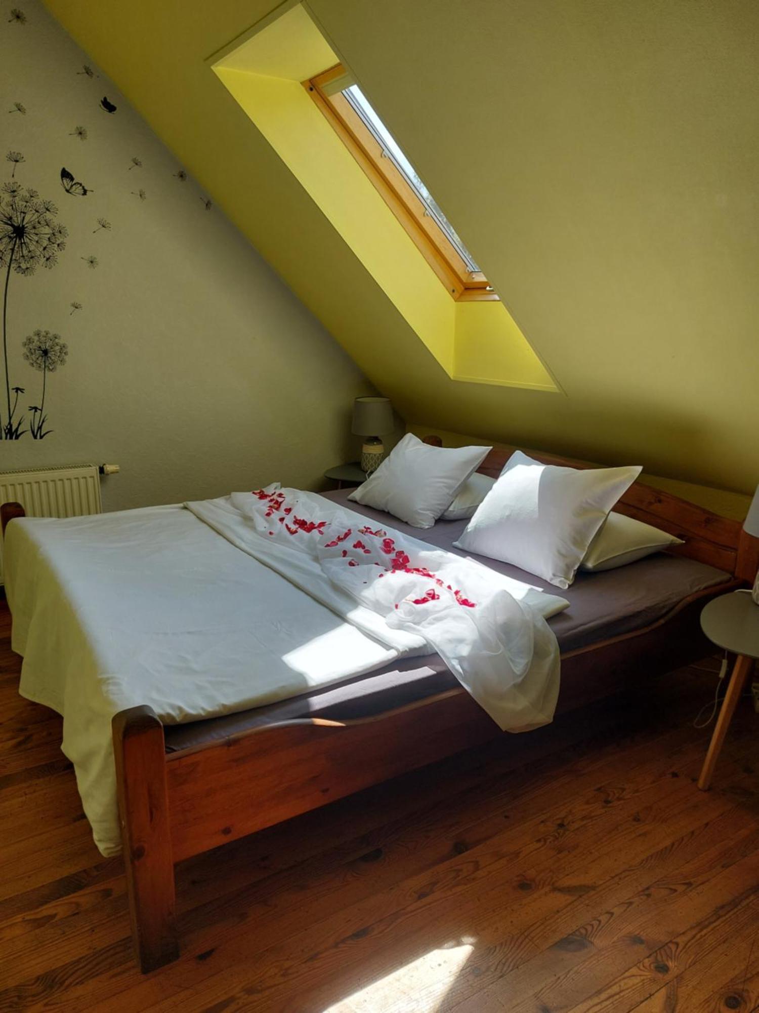 Jaun-Ievinas Hotel Rauna Buitenkant foto