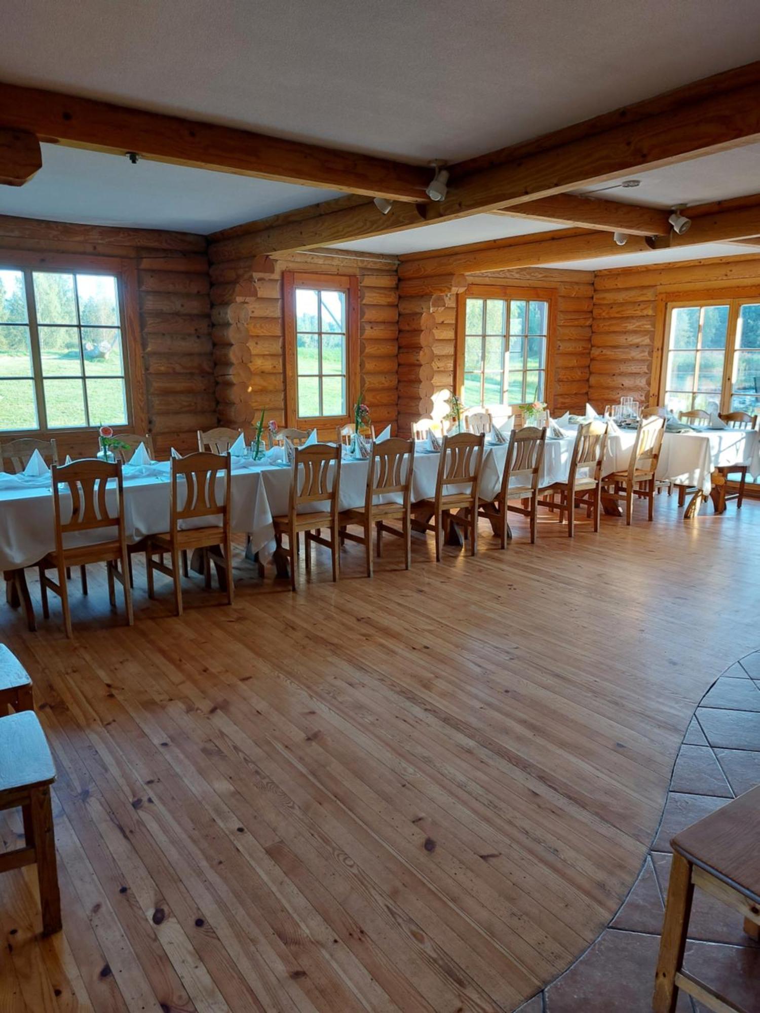 Jaun-Ievinas Hotel Rauna Buitenkant foto