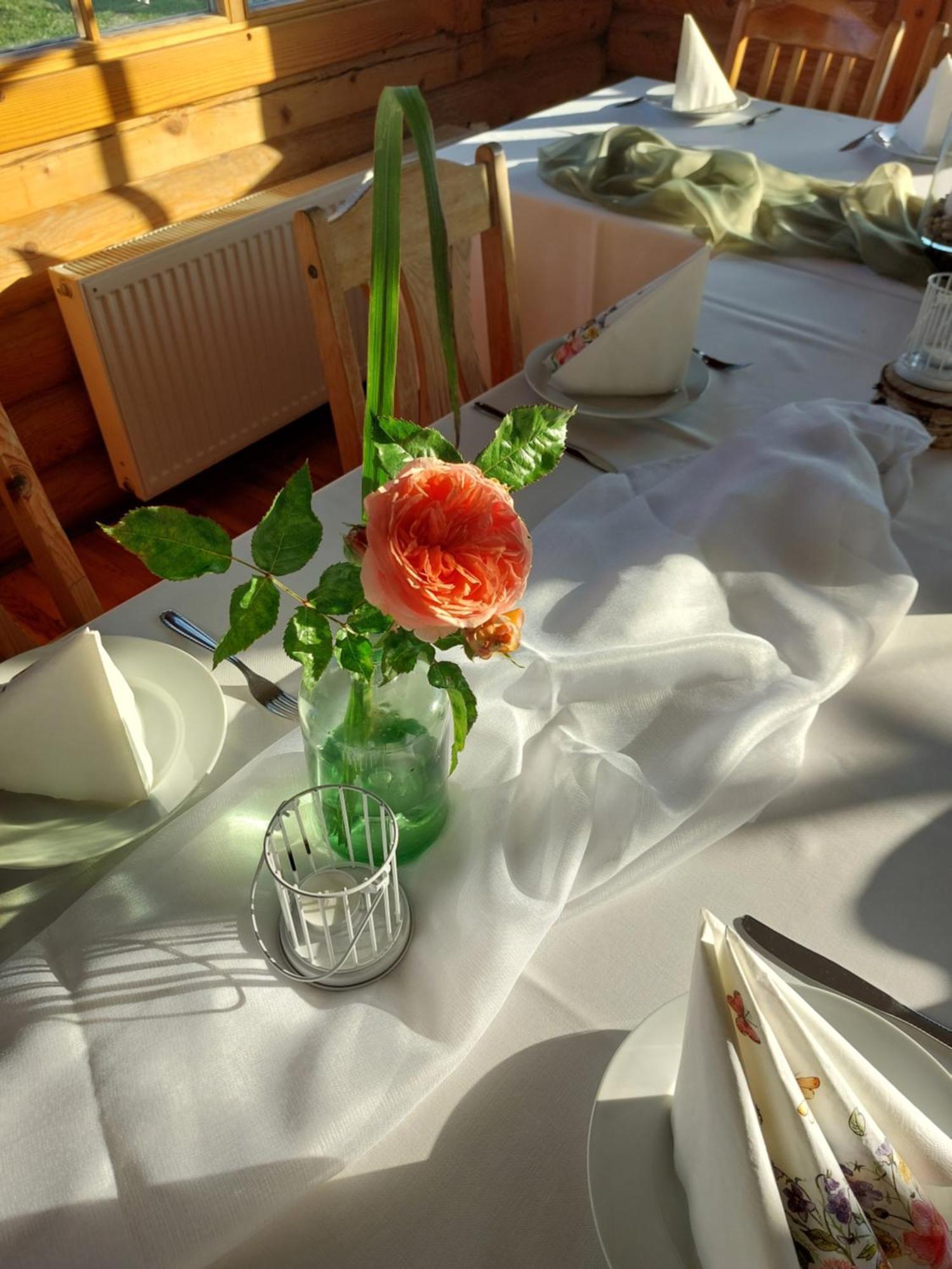 Jaun-Ievinas Hotel Rauna Buitenkant foto