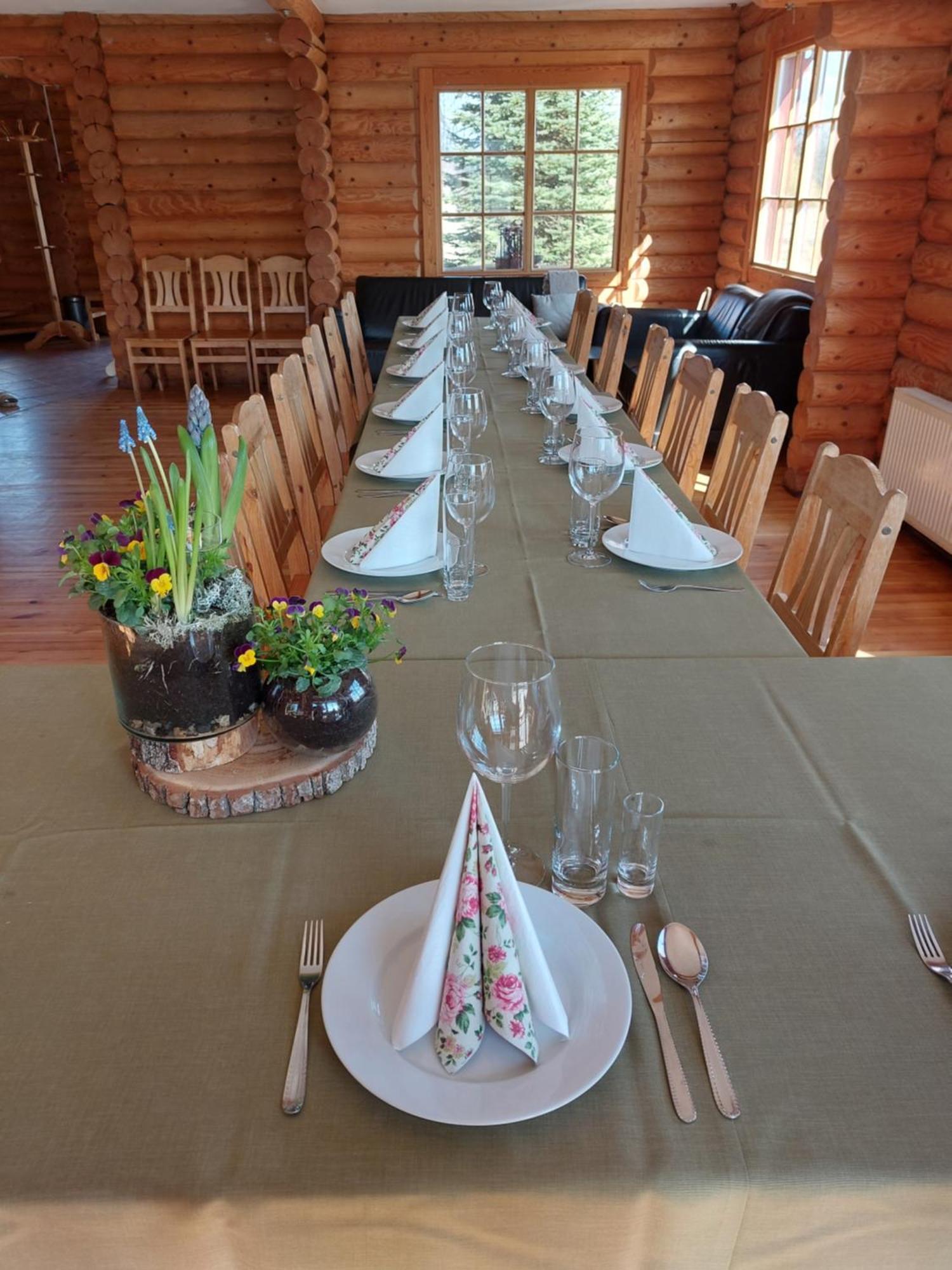 Jaun-Ievinas Hotel Rauna Buitenkant foto