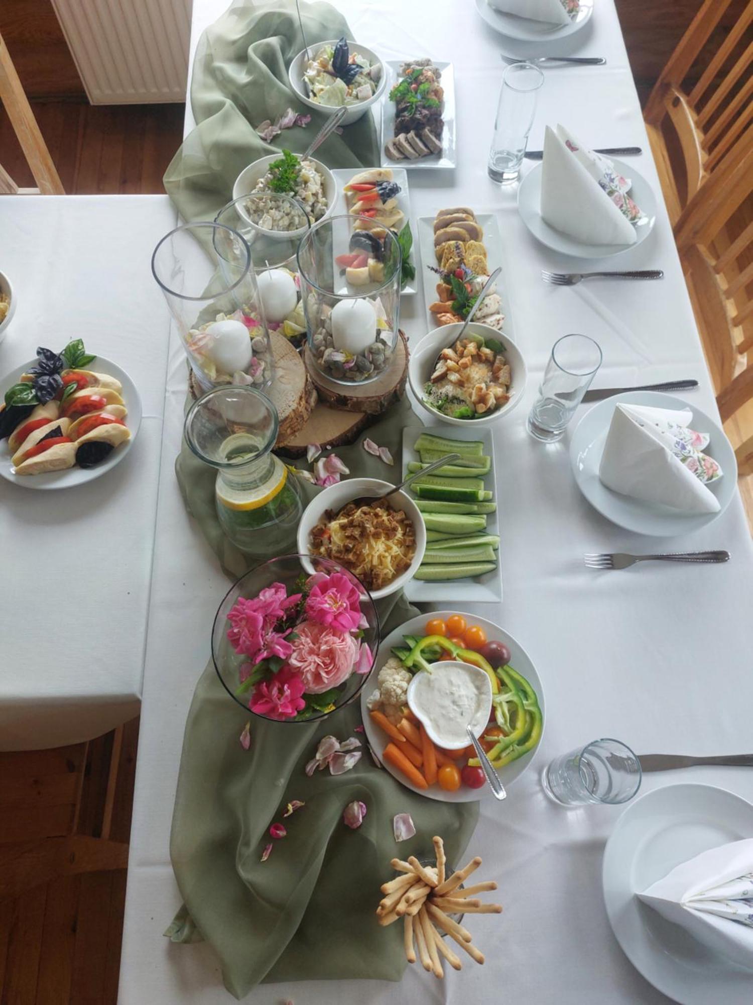 Jaun-Ievinas Hotel Rauna Buitenkant foto