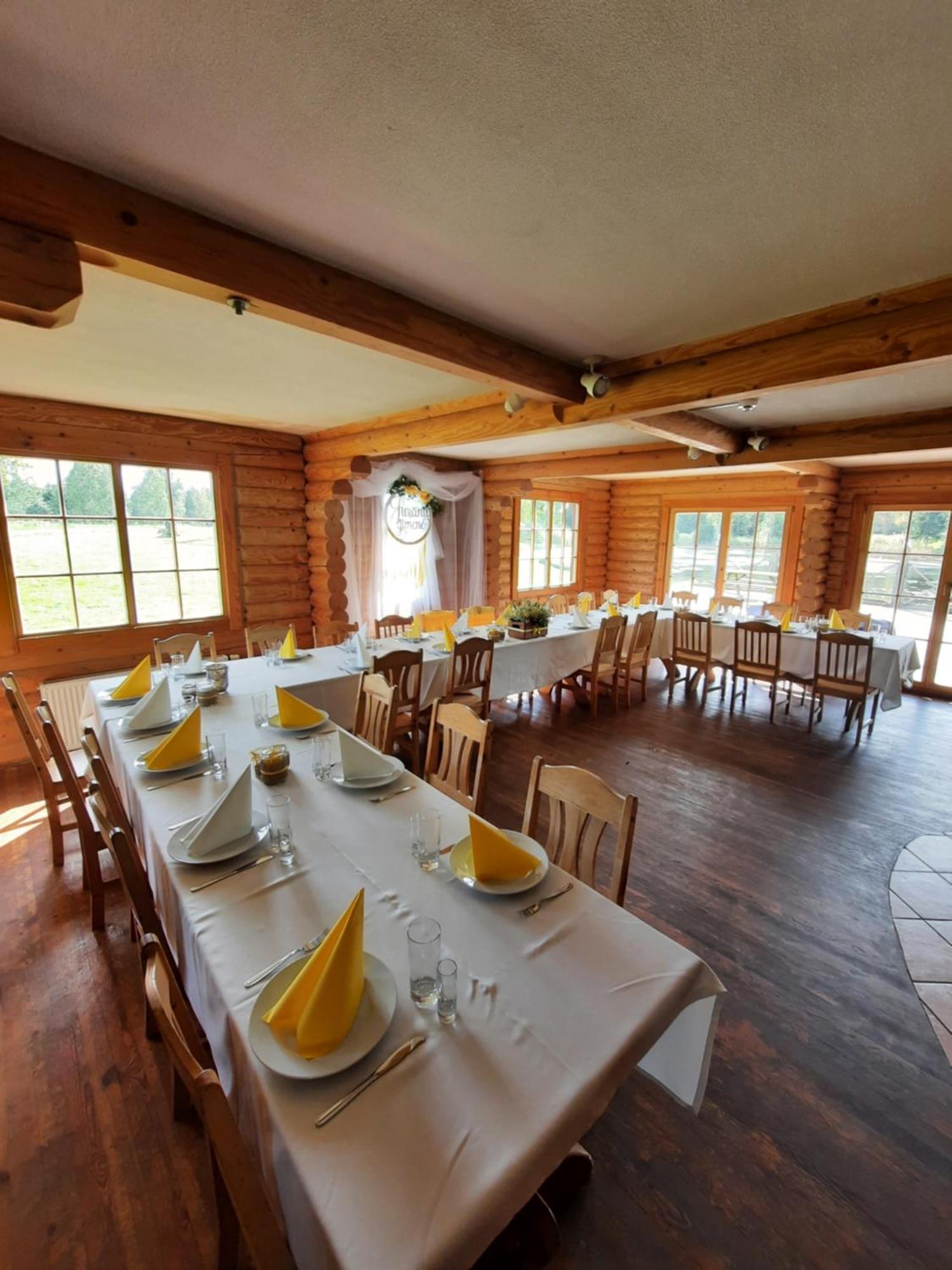 Jaun-Ievinas Hotel Rauna Buitenkant foto