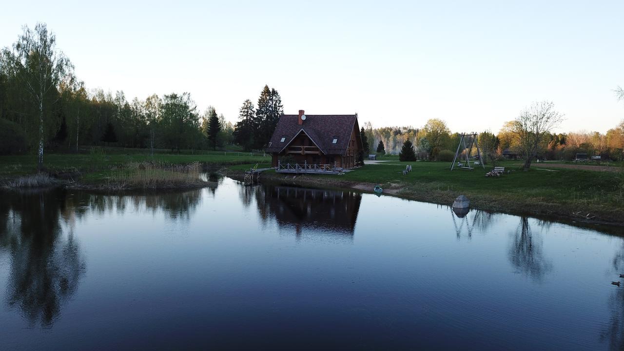 Jaun-Ievinas Hotel Rauna Buitenkant foto