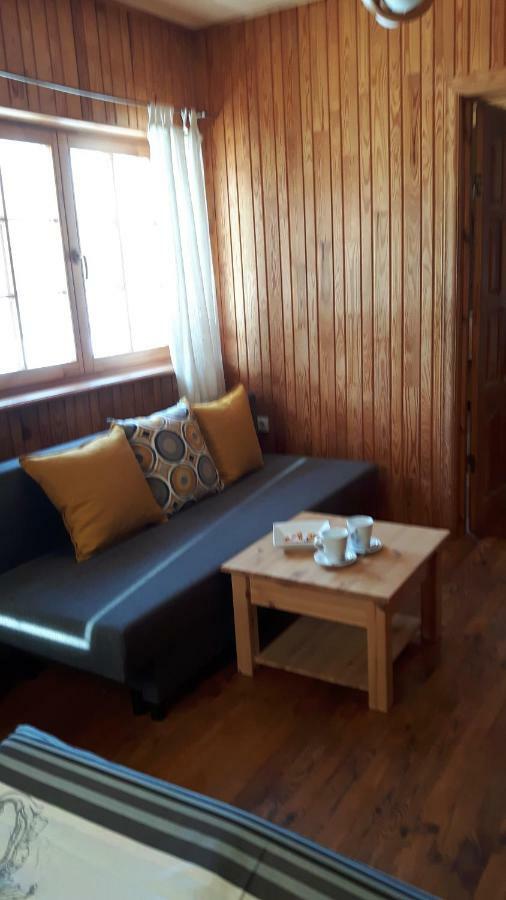 Jaun-Ievinas Hotel Rauna Buitenkant foto